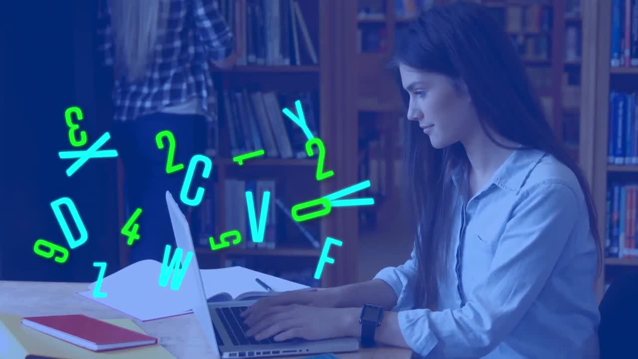 animación de letras y números flotantes sobre mujer caucásica usando computadora portátil