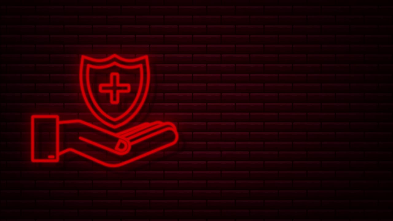 Sağlık sigortası. Sigorta işareti tutan eller. Tıbbi koruma, tıbbi sigorta konseptleri. Neon tasarım. Hareketli grafik.