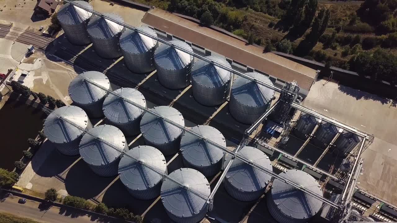 농지와 곡물 사일로의 조감도