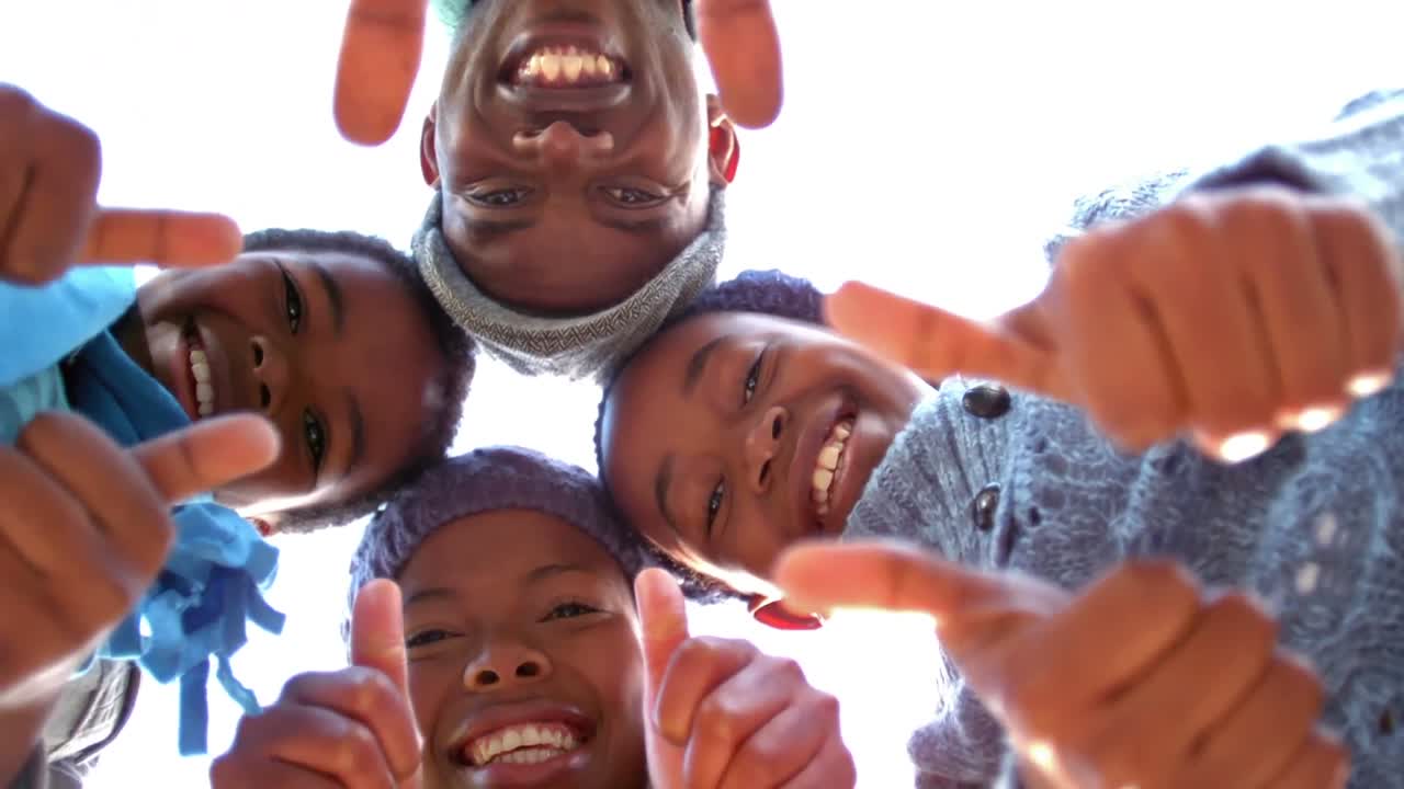 행복 한 가족 이 함께 즐겁게 지내는 것