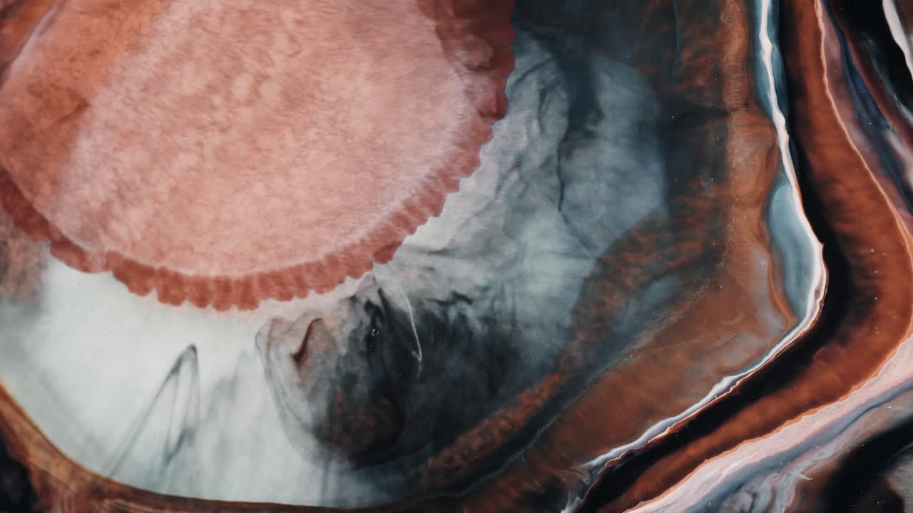 la difusión de tinta líquida abstractamente naranja