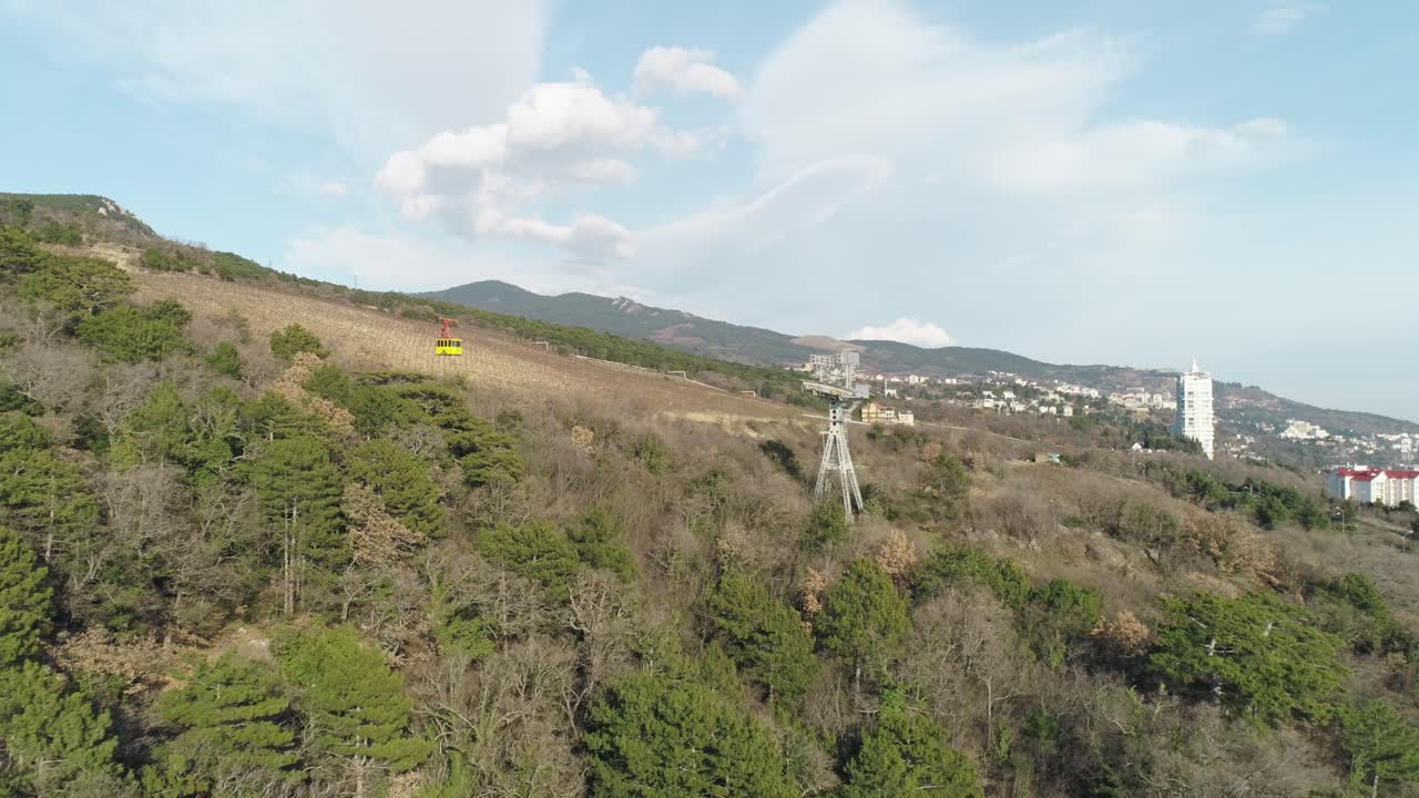 도시 전망을 가진 산악 케이블카