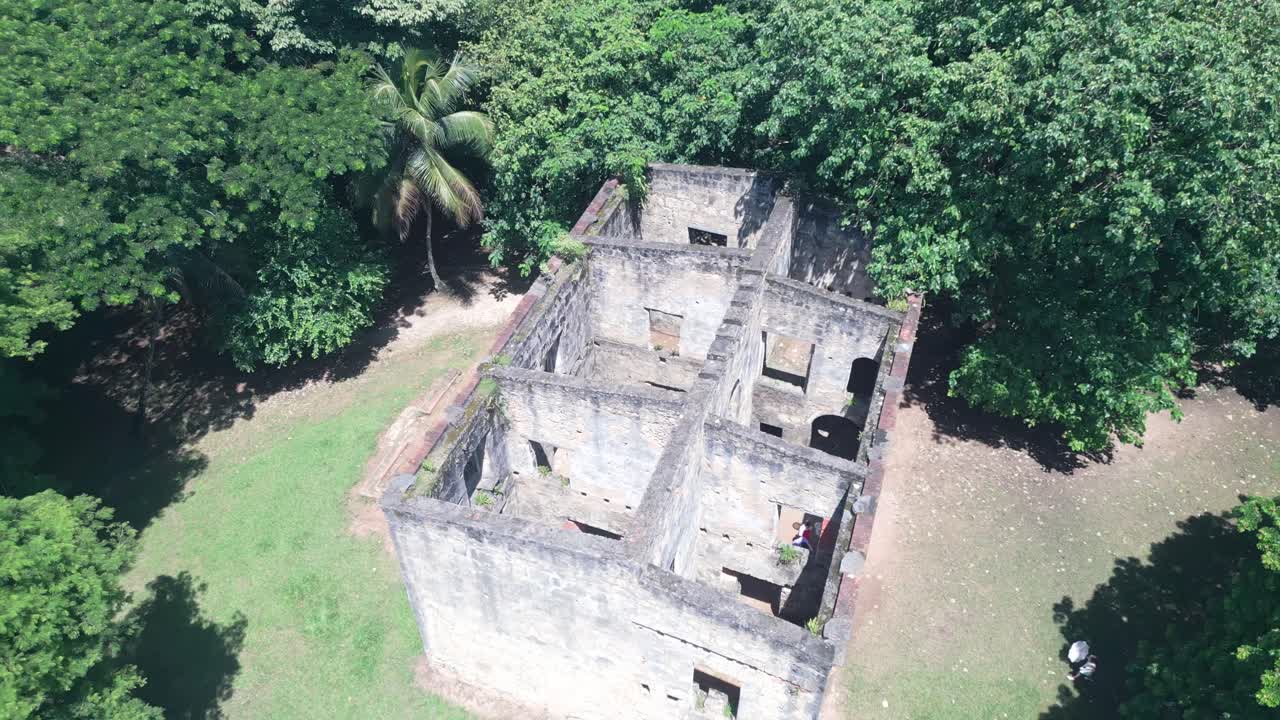 las ruinas de ingenius engombe o la antigua fábrica de azúcar en la república dominicana