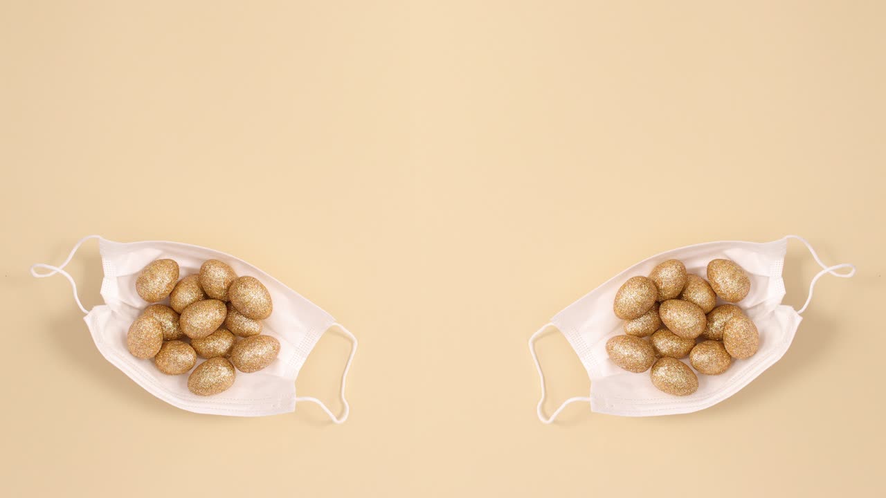 Uova di Pasqua dorate appaiono in maschere facciali su sfondo beige. Stop motion.