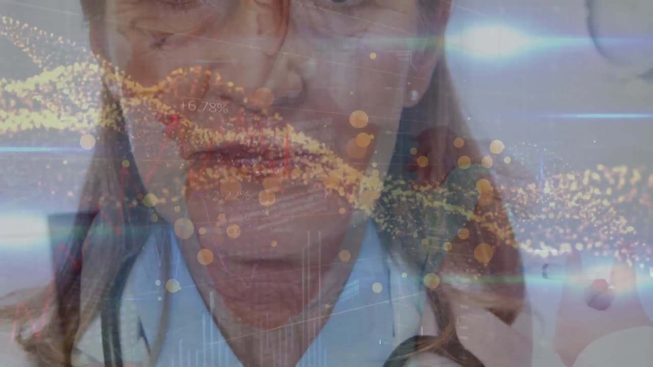 animación de brillo sobre el feliz médico senior caucásico