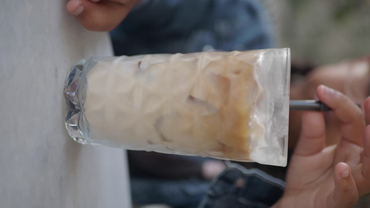 얼음 커피 음료