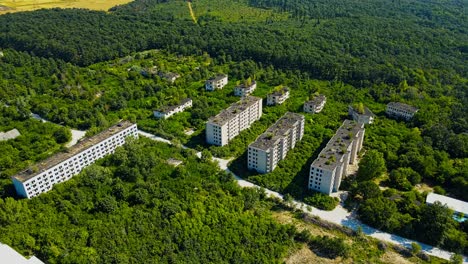 imágenes aéreas de drones 4k de la aldea de szentkirályszabadja en el veszprém - húngaro