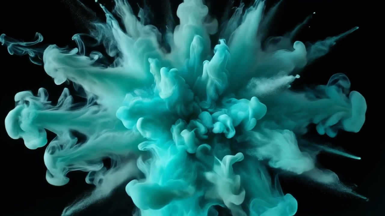 Nuvola di inchiostro turchese che si espande nell'acqua su sfondo nero