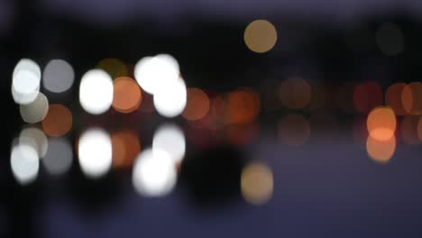 el bokeh de luz borrosa en el fondo abstracto del agua, concepto para hacer un fondo de luz borroso.