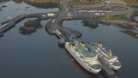 Dolly-shot-to-the-right-of-ferry-unloading