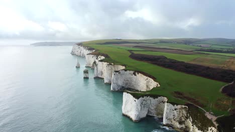 Drohnenschuss,-Der-über-Die-Jurassic-Coast-In-Dorset-Mit-Kreidefelsen-Fliegt