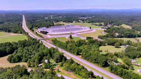 Empuje-Aéreo-Hacia-North-Wilkesboro-Speedway-En-North-Wilkesboro-Carolina-Del-Norte,-Carolina-Del-Norte