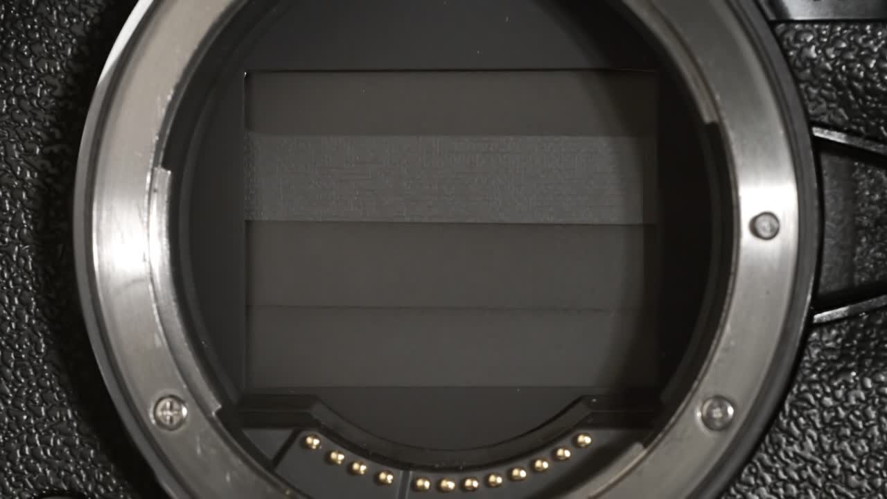 Camera Shutter with loop playback. Actuation of the shutter mechanism of an camera inside the camera body.