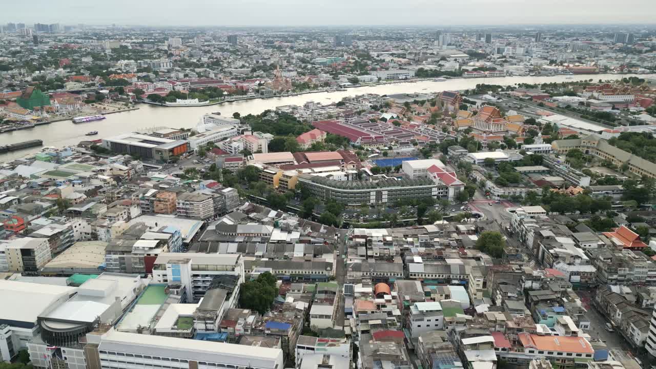 drone sobre el gran palacio residencia real del rey en tailandia en la ciudad aérea de bangkok