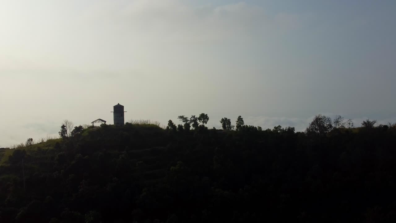 남아시아, 네팔 에서 해가 뜨는 때 산 위 에 있는 타워