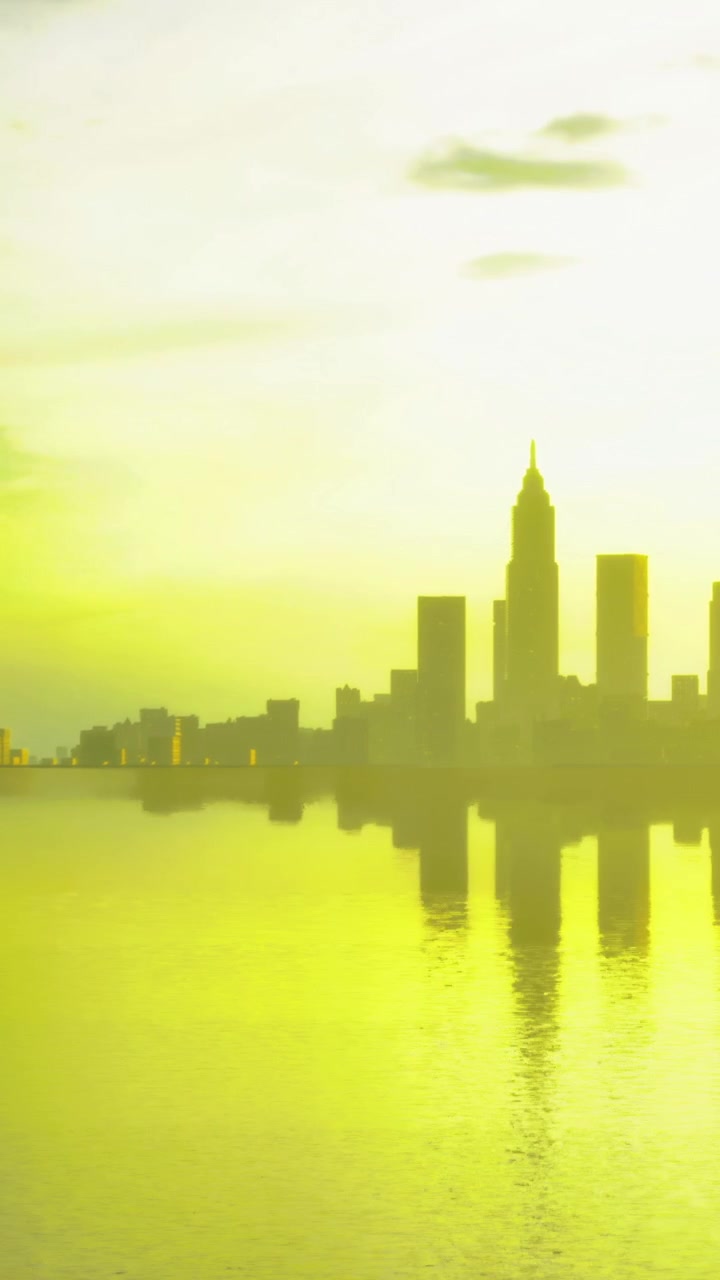 El horizonte de la ciudad se refleja en el agua durante el atardecer cerca del río