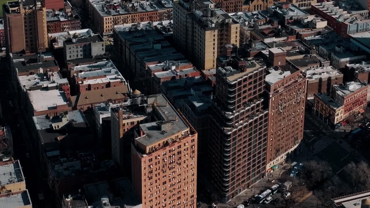 Vista degli edifici e dei tetti di New York durante la stagione invernale
