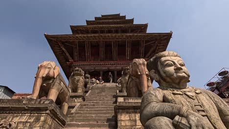 close-up-View-over-Stone-steps-and-guarding-statues-at-the-main-pagoda-of-Nyatapola-Temple-Bhaktapur,-Nepal