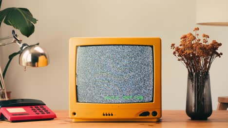 tv retro, televisión vintage en una configuración nostálgica, una tv retro muestra grano en la pantalla, dispositivo aterrador de la noche de halloween bueno para la llave de croma y la pantalla verde. imágenes de alta calidad 4k