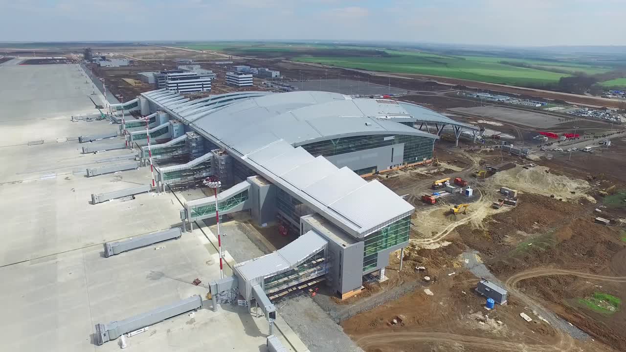 vista aérea de un aeropuerto en construcción