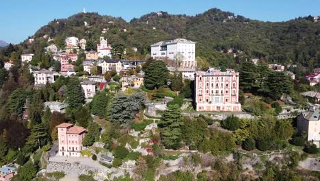 Hoteles-Icónicos-Del-Pueblo-De-Brunate,-Vista-De-órbita-Aérea