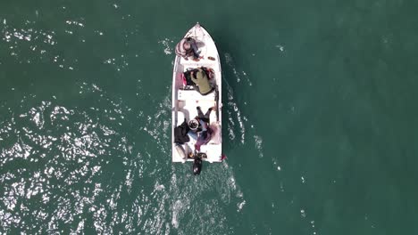 vista aérea de un barco de pesca