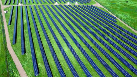 Granja-De-Energía-Verde-Respetuosa-Con-El-Medio-Ambiente.-Moderna-Planta-De-Energía-Solar