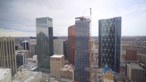 Wide-panning-shot-of-city,-Calgary,-with-buildings