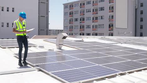 paneles solares, contratista con lista de verificación