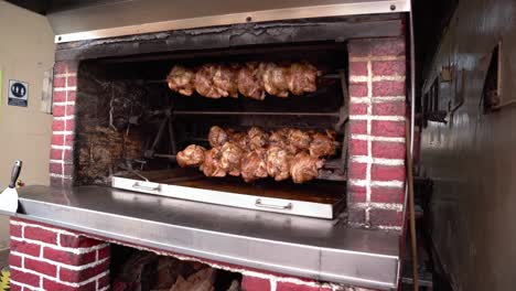 Grilling-chickens-in-an-industrial-grill