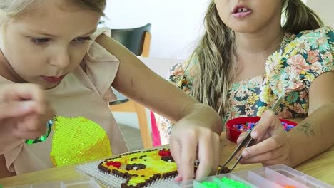 children beading together