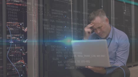animación del procesamiento de datos sobre el trabajador de la sala de servidores caucásico