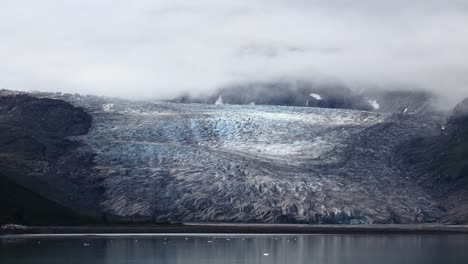primer plano de un glaciar en el parque nacional de la bahía de los glaciares, alaska