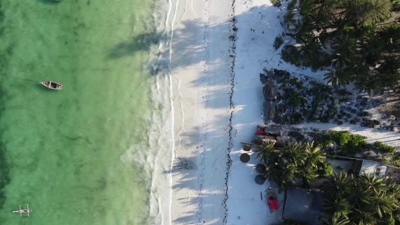 barcos en el océano cerca de la costa de zanzíbar, tanzania