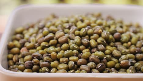 frijoles mungos en un cuenco