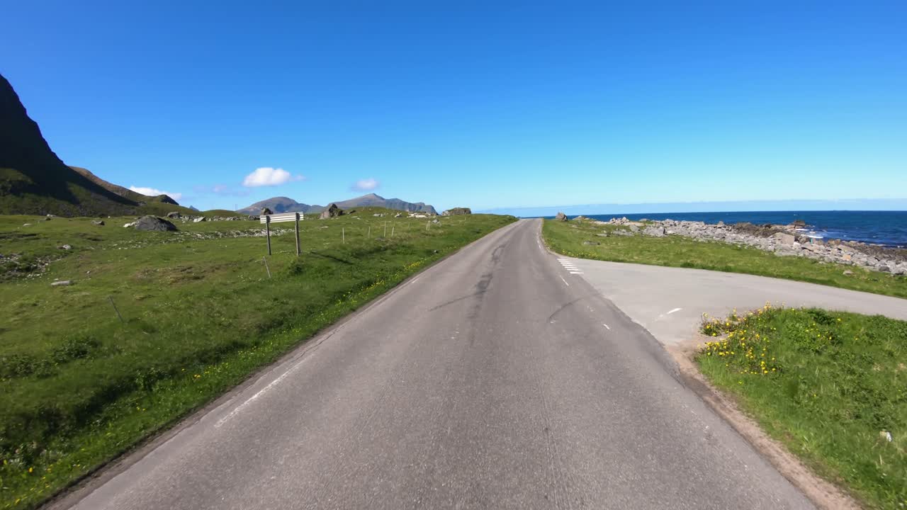 노르웨이의 도로에서 자동차를 운전하는 차량 시야