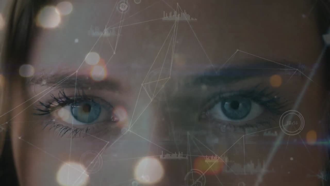 animación de conexiones y puntos sobre el rostro de una mujer caucásica