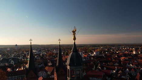 fly around golden statue on church in seligenstadt