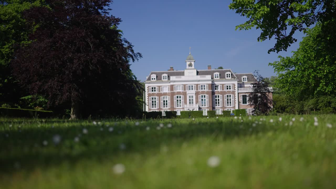 공원 에 있는 유럽인 의 저택