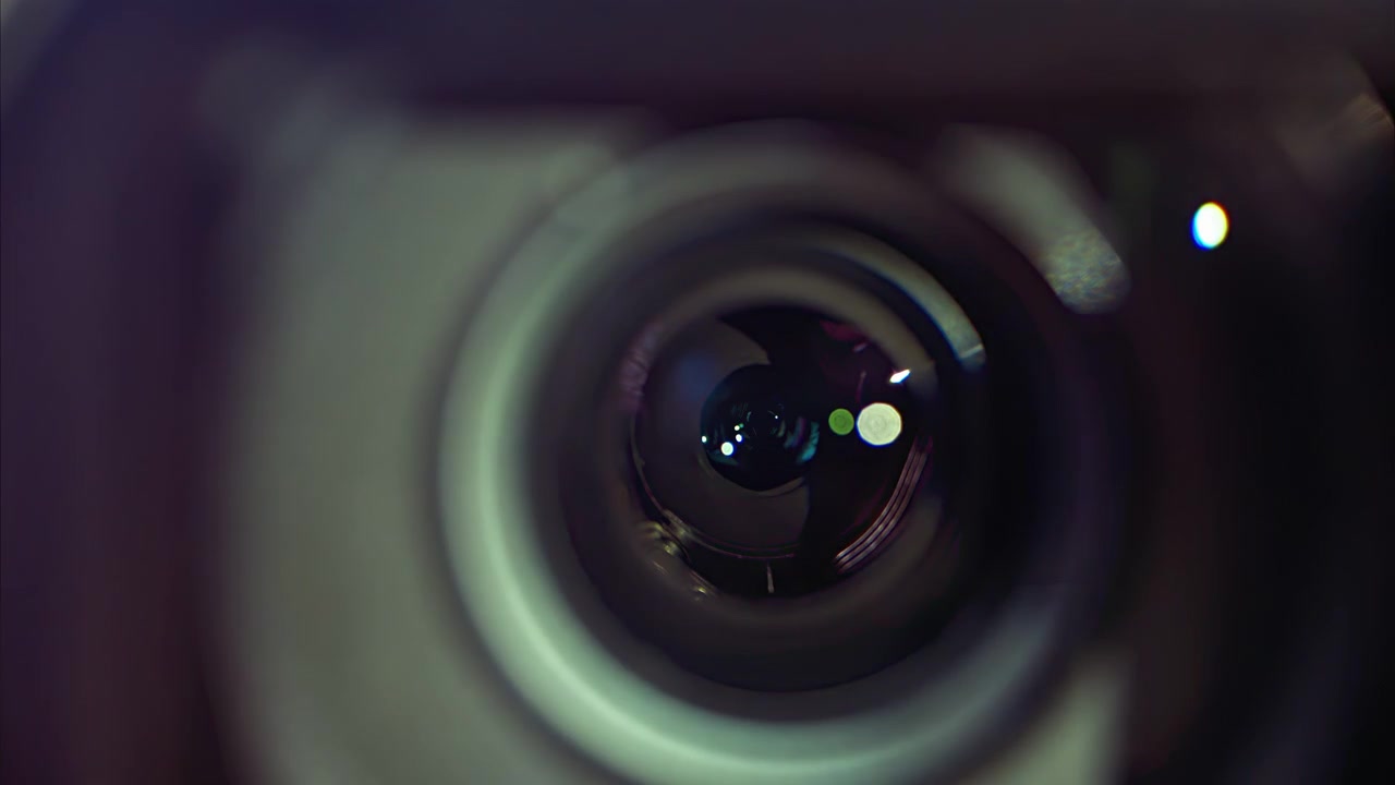 Primo piano dell'obiettivo di una fotocamera
