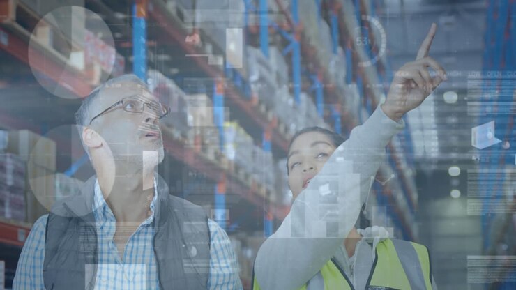 Animazione di elaborazione di dati statistici finanziari su un uomo e una donna che lavorano in magazzino