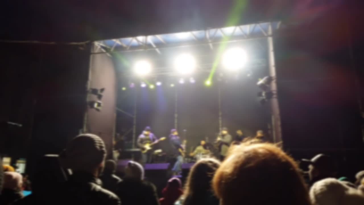 Riprese del concerto sul palco. Fuori fuoco