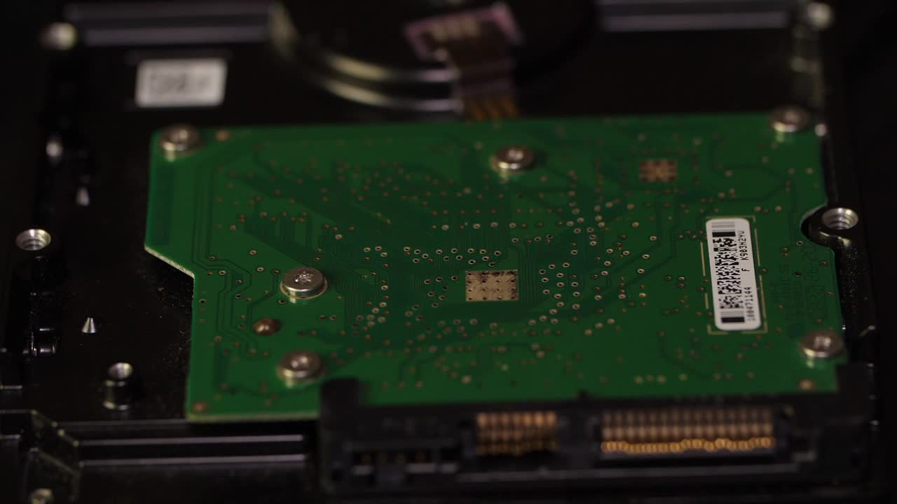 primer plano de una placa de circuito de disco duro
