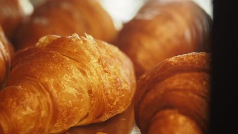croissants recién horneados