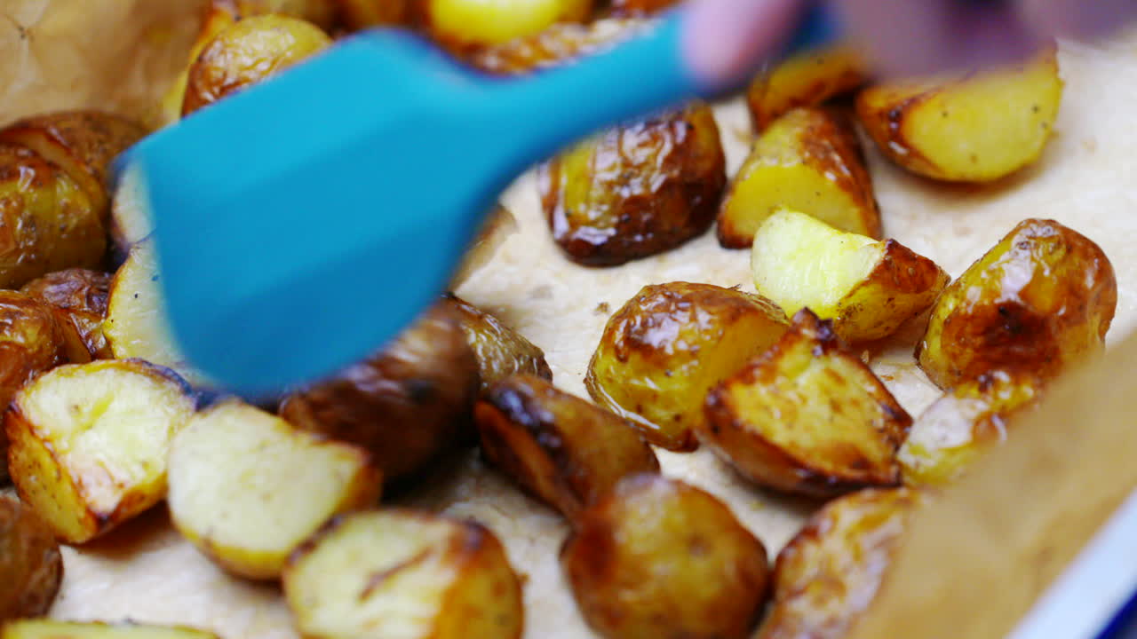 Saut&eacute;ed potato tray bake