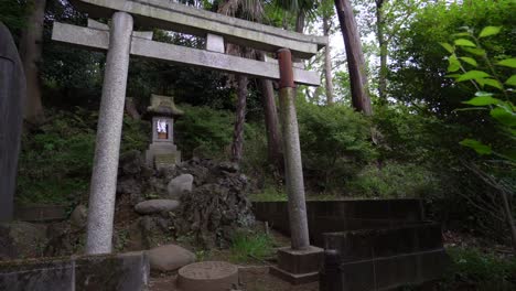 it is very common to see shrines like this in small places in tokyo. the jinja is representative of japanese shintoism, this religion venerates the forces of nature.