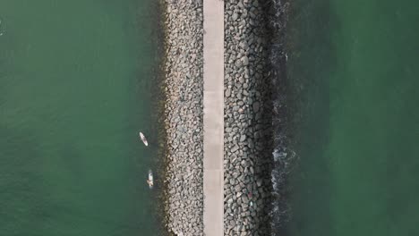 el muelle de playa reina en constanza, rumania - de arriba hacia abajo