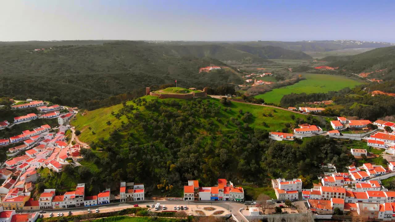 panorámica aérea alejar castillo de aljezur