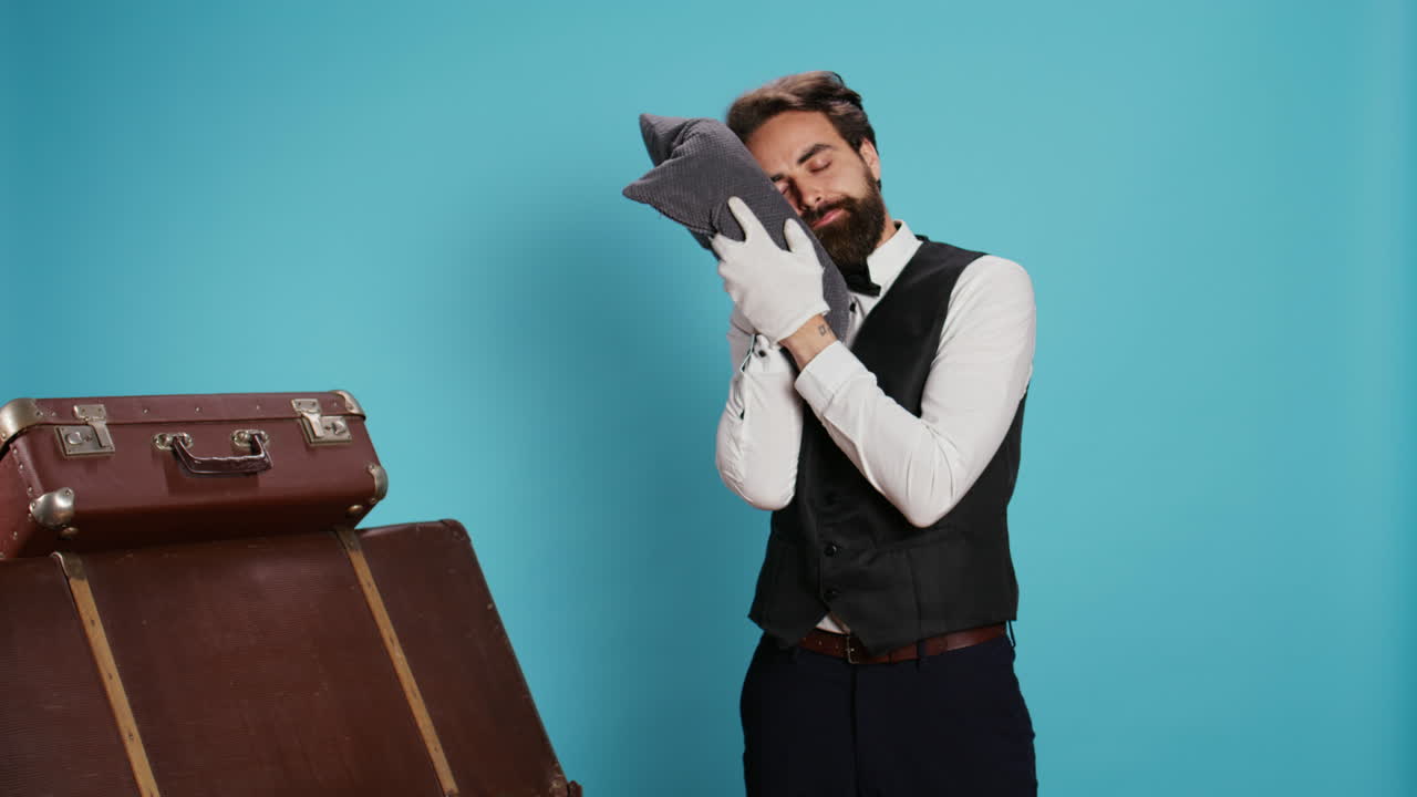 피곤 한 문장 이 베개 위 에서 잠을 자고 있다