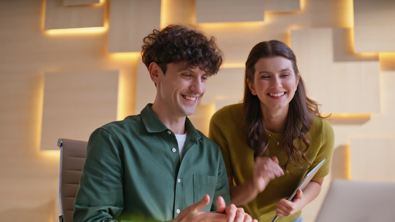 Business colleagues having a discussion in the office